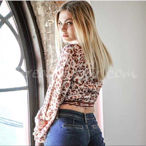 🐝  Lovely Satin Leopard Blouse - Picture 3 of 6